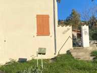 Belle maison Rénovée composée de deux logements , un type 4 et un type 2. Bâtie sur une parcelle de 800 m2 , cette charmante maison à de nombreux atouts pour vous séduire — photo 2