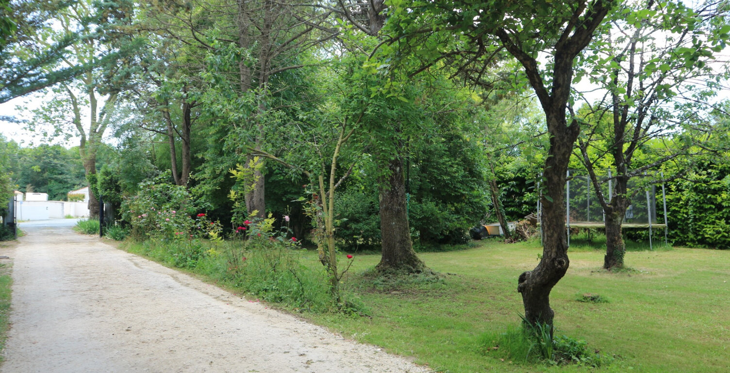 MAGNIFIQUE TERRAIN CONSTRUCTIBLE, DANS PROPRIETE D'EXCEPTIO — photo 1