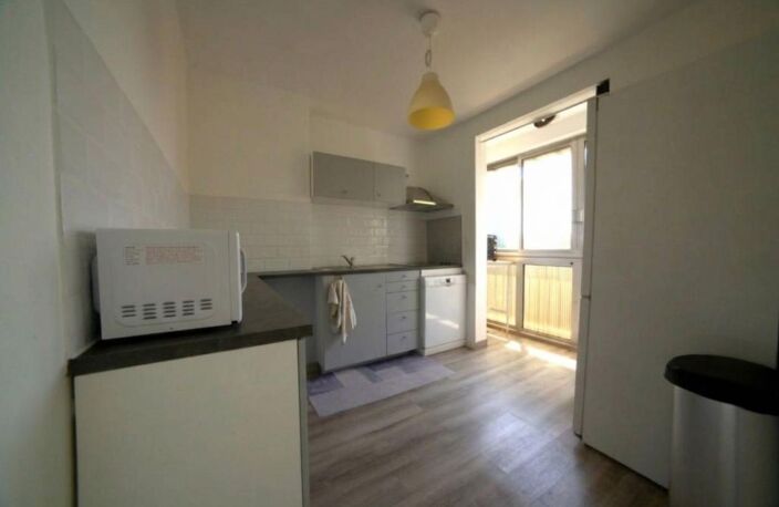 APPARTEMENT - T5 - CENTRE VILLE - CLIMATISE — photo 3