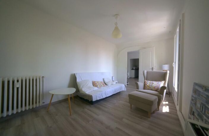 APPARTEMENT - T5 - CENTRE VILLE - CLIMATISE — photo 5