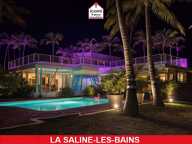 LA REUNION - La Saline-Les-Bains (97434) - A VENDRE - VILLA DE 470 M² AVEC DEUX STUDIOS INDEPENDANTS - VUE MER PANORAMIQUE - PRESTATIONS LUXUEUSES - PISCINE - JACUZZIS - GARAGE - RARE — photo 4