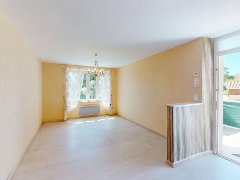 Appartement T4 de 95 m² avec extérieur et stationnement — photo 1