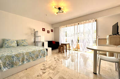Appartement 1 pièces 880 €