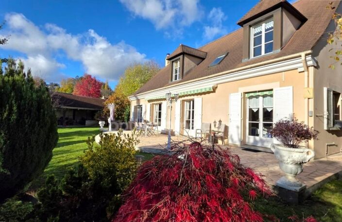 SAINT-PRIX, VAL D’OISE (95) : Propriété de 230 m² habitables (255 m² au sol) - 9 pièces principales - 7 chambres - 3 garages – Piscine – Préau – Abri de jardin - Cave – Parcelle de 1 656 m² — photo 2