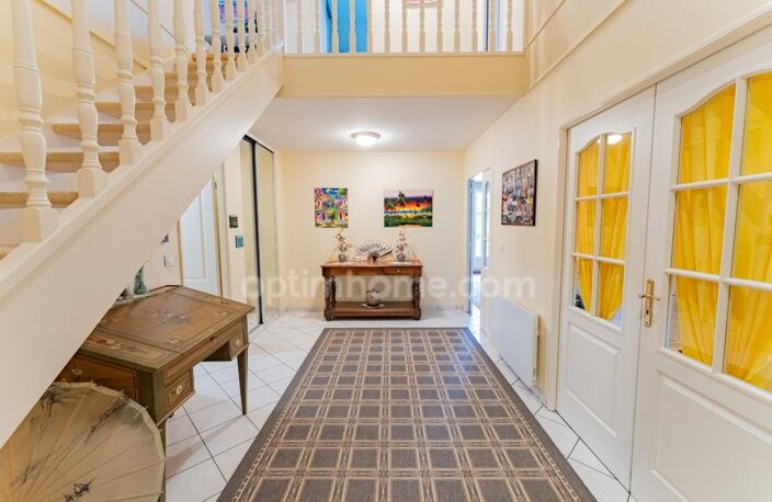 SAINT-PRIX, VAL D’OISE (95) : Propriété de 230 m² habitables (255 m² au sol) - 9 pièces principales - 7 chambres - 3 garages – Piscine – Préau – Abri de jardin - Cave – Parcelle de 1 656 m² — photo 5