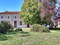 Maison charentaise à vendre à Plassac 17240 – 223,84 m² avec deux dépendances de 45 et 52 m² et terrain de 5 625 m² — photo 2