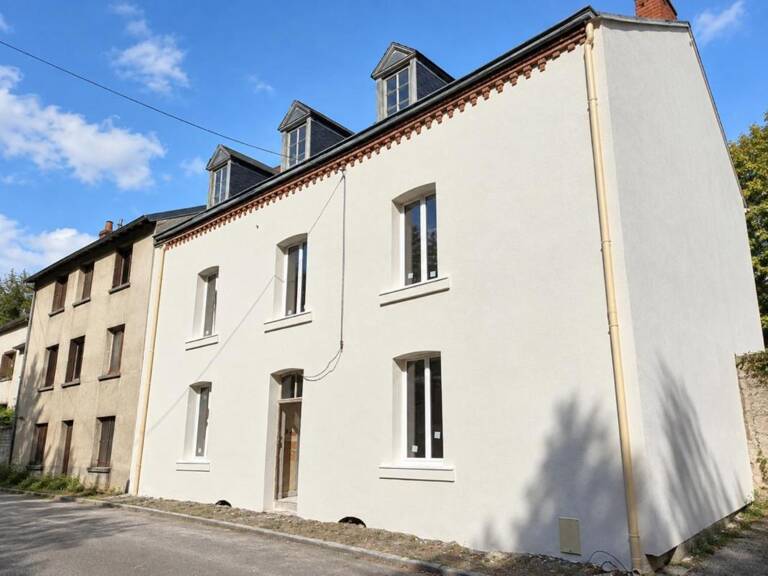 Maison de ville avec 2 appartements, grenier aménageable et petit extérieur – Aubusson (23200) — photo 1