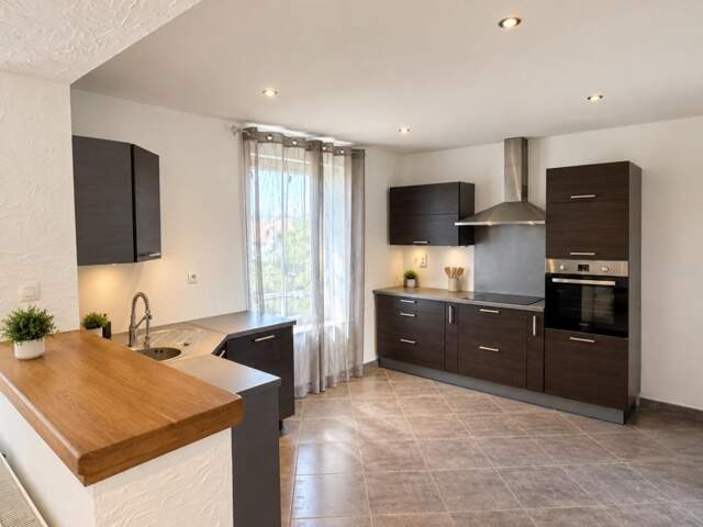 MAISON DE CARACTÈRE EN PIERRE AVEC VASTE TERRAIN CLOS — photo du bien