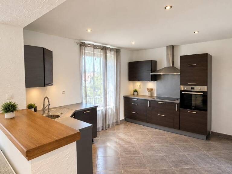 MAISON DE CARACTÈRE EN PIERRE AVEC VASTE TERRAIN CLOS — photo 1