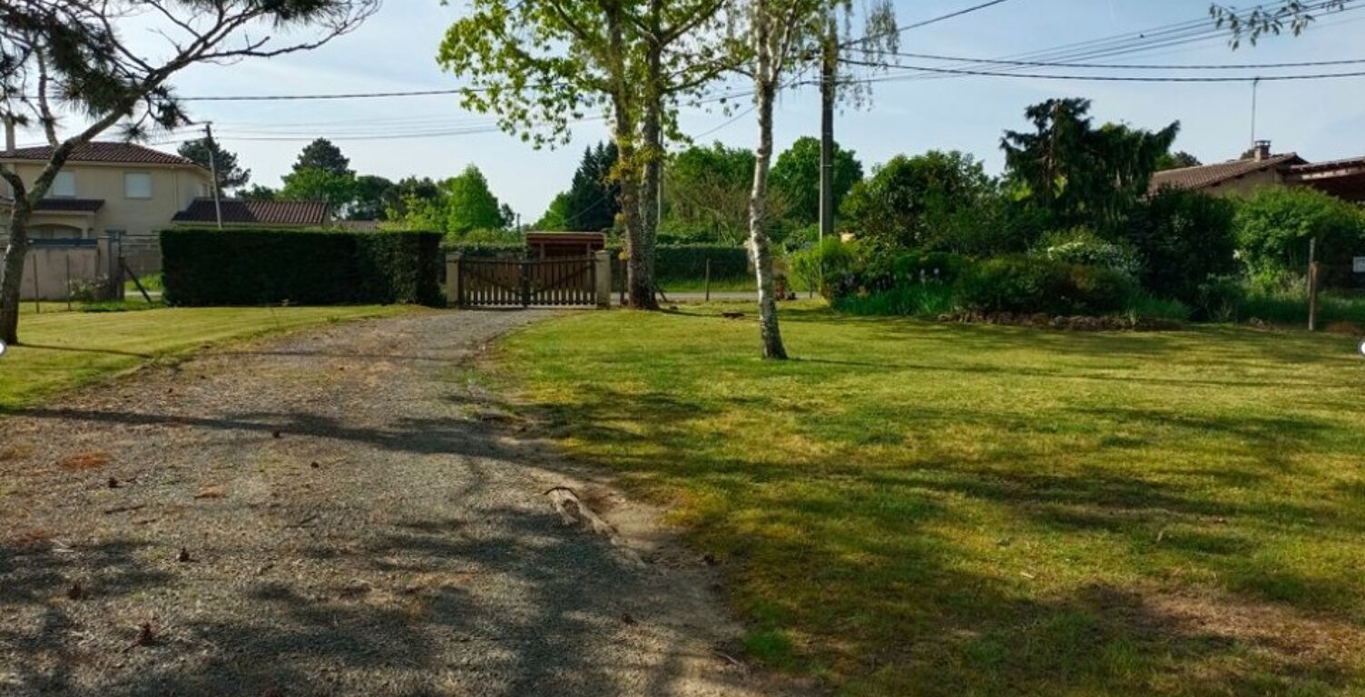 Terrain à bâtir à Roaillan (33210) — photo 1