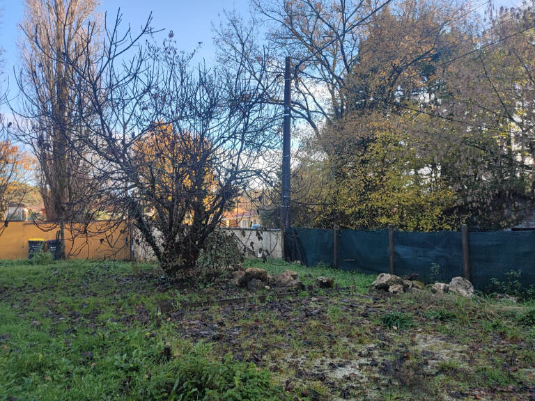 Terrain à bâtir à La Sauve (33670) — photo 1