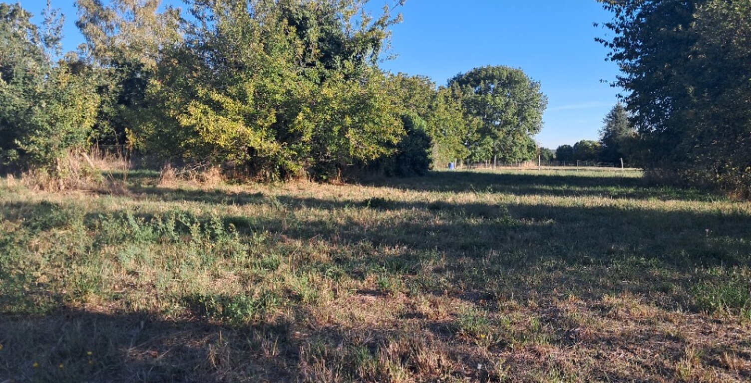 Terrain à bâtir à Ozillac (17500) — photo 1