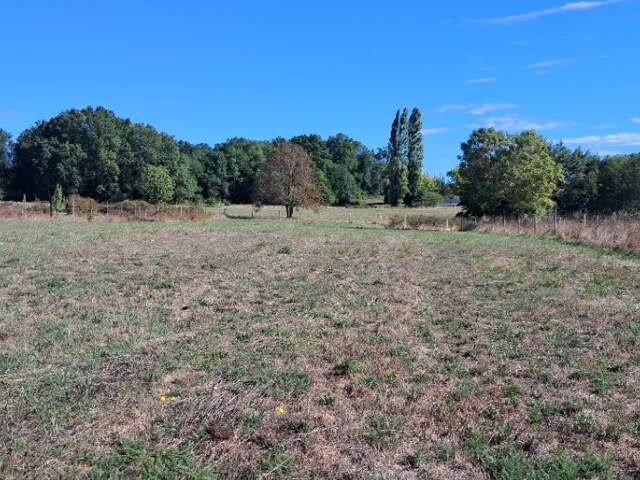 Terrain à bâtir à Chamouillac (17130) — photo du bien