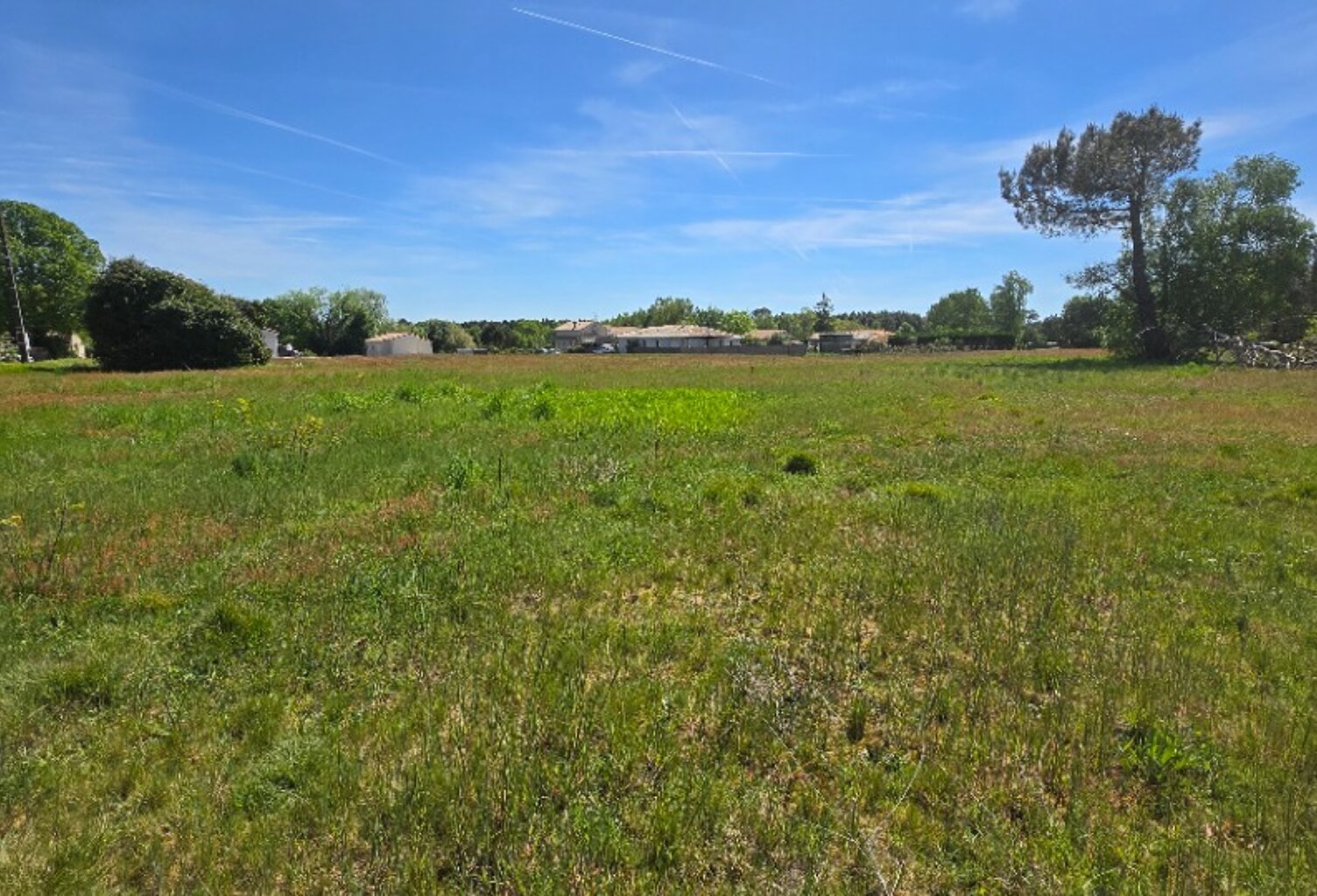 Terrain à bâtir à Saint-Savin (33920) — photo 1