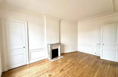 Appartement bourgeois de type 3 pièces dans un bel immeuble au pied du métro mairie des lilas ( 93260 ) — photo du bien