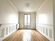 Appartement bourgeois de type 3 pièces dans un bel immeuble au pied du métro mairie des lilas ( 93260 ) — photo 2