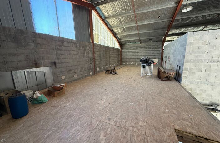 Local/bureau à vendre 150 M2 quai de déchargement, jardin VILLELAURE (84) — photo 4
