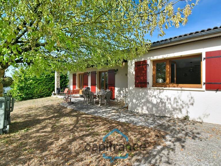 Maison DE PLAIN PIED à vendre  SAINT JEAN D'ANGELY (17) 5 pièces sur 800m² de terrain avec garage — photo 1