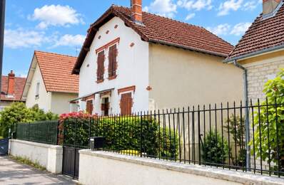 NEVERS CENTRE – Maison de ville avec appartement indépendant, jardin et garage — photo du bien