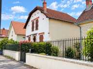 NEVERS CENTRE – Maison de ville avec appartement indépendant, jardin et garage — photo 3