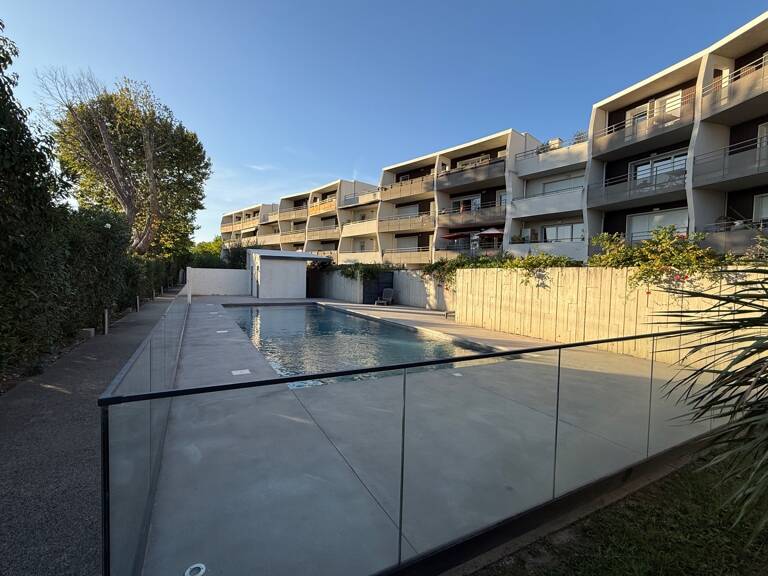 T2 lumineux de 45 m² avec grand balcon de 16 m² et piscine — Avignon Montfavet — photo 1