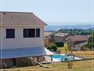 Maison récente de 170 m² sur 2100 m² de terrain préservés, 7 pièces, 5 chambres dont dressing, garage de 85 m² à MAROLS (42) — photo 2