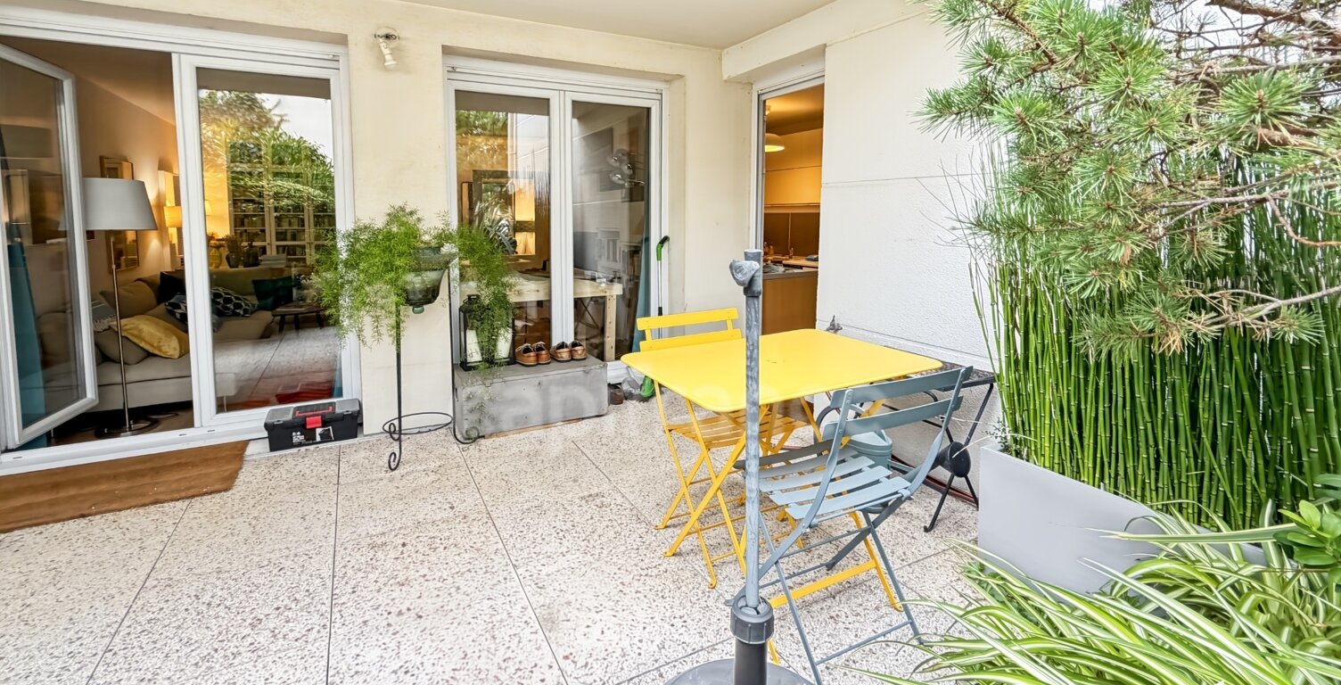 ORLEANS CENTRE derrière la médiathèque et proche de la gara à vendre el appartement T3 avec terrasse, jardin privatif clos et arboré et une place de parking sécurisé — photo 1