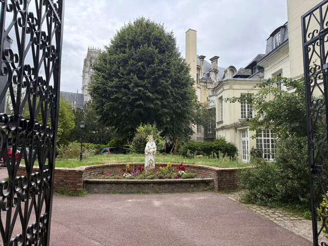 ROUEN CENTRE – HÔTEL DE VILLE – STUDIO VENDU LOUÉ – RENTABILITÉ BRUTE + DE 8 % — photo du bien