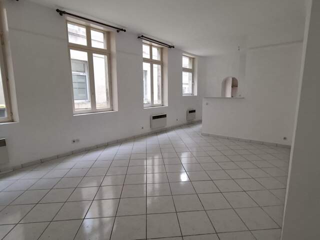 Appartement à Vendre 5 pièces SAINT QUENTIN, PLACE DE L'HOTEL DE VILLE (02100) — photo du bien