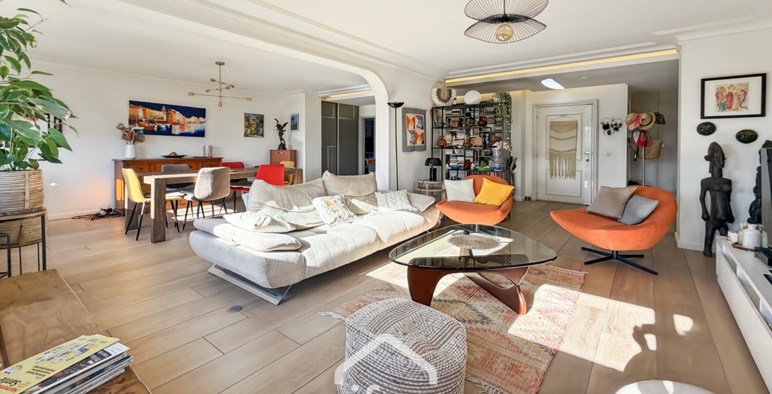 Appartement à vendre 4 pièces HYERES (83) - 147m2- 4ème et dernièr Etage- Accès direct GARAGE — photo 1