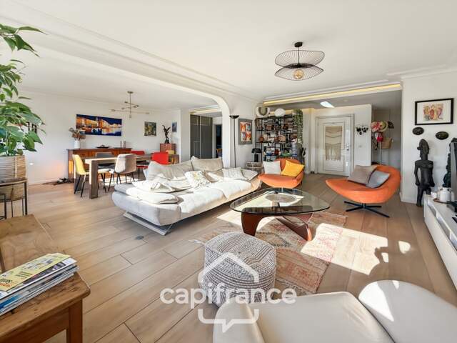 Appartement à vendre 4 pièces HYERES (83) - 147m2- 4ème et dernièr Etage- Accès direct GARAGE — photo du bien
