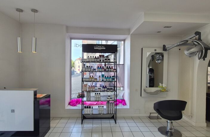 Salon de coiffure à vendre à LEZOUX (63) ! — photo 3