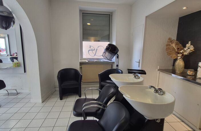 Salon de coiffure à vendre à LEZOUX (63) ! — photo 4