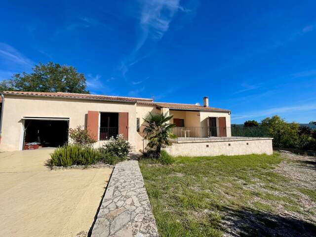 Céreste (04)  Villa de plain-pied 128 m², 4 chambres, garage et terrain 840 m² — photo du bien
