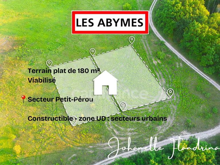 Terrain de 180 m² à vendre à LES ABYMES - Petit-Pérou (971) — photo 1