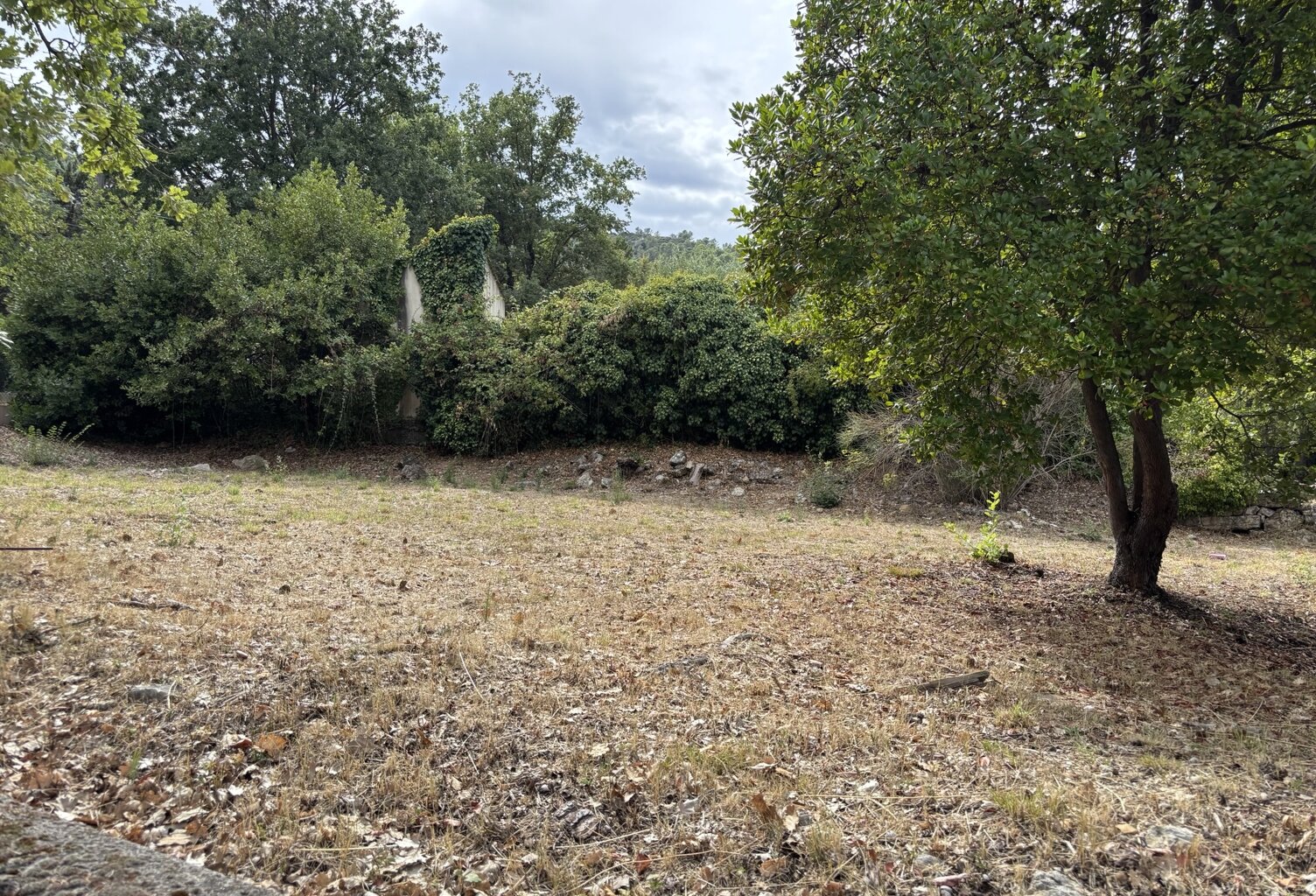 Vente terrain à construire 1000 m² La Celle (83170) — photo 1