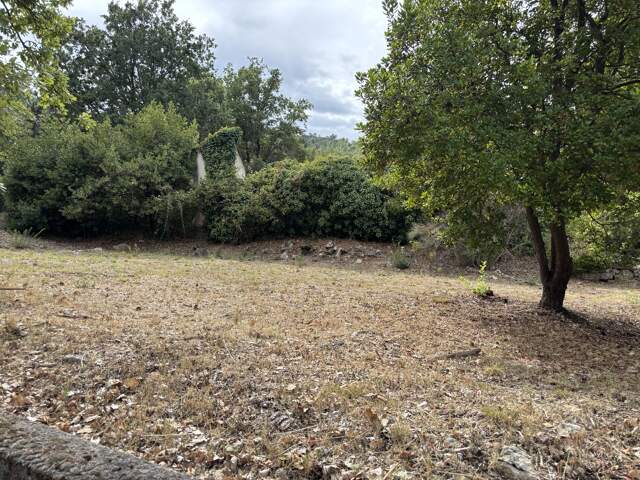 Terrain 1000 m² à La Celle — photo du bien