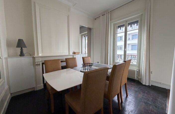 BROTTEAUX / PART-DIEU - T3 MEUBLÉ TRAVERSANT DE 103 M² — photo 4