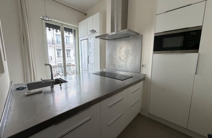 BROTTEAUX / PART-DIEU - T3 MEUBLÉ TRAVERSANT DE 103 M² — photo 5