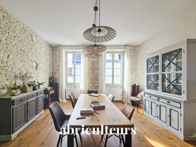 Superbe duplex dans une petite copropriété de caractère en vente à Saintes (17100) — photo du bien