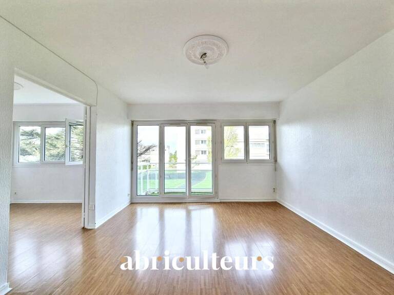 Appartement avec espace de vie ouvert sur un balcon à louer à Cognac (16100) — photo 1
