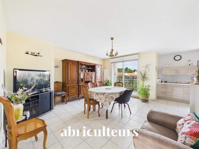Saint-Sébastien-sur-Loire : bel appartement traversant avec balcon, à deux pas du bourg (44230) — photo du bien