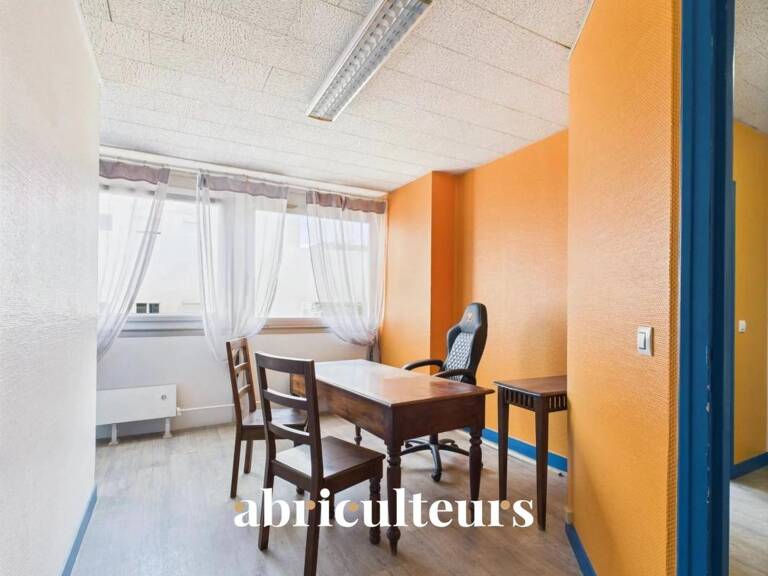 Bureaux lumineux avec vue sur jardin en vente en Centre-ville de Chartres (28000) — photo 1