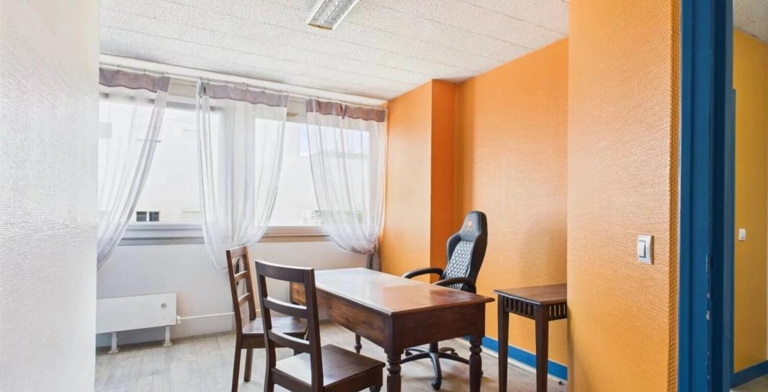 Bureaux lumineux avec vue sur jardin en vente en Centre-ville de Chartres (28000) — photo 1