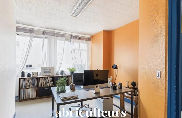 Bureaux lumineux avec vue sur jardin en vente en Centre-ville de Chartres (28000) — photo 2