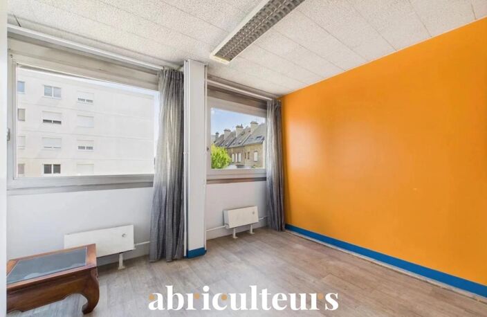 Bureaux lumineux avec vue sur jardin en vente en Centre-ville de Chartres (28000) — photo 4