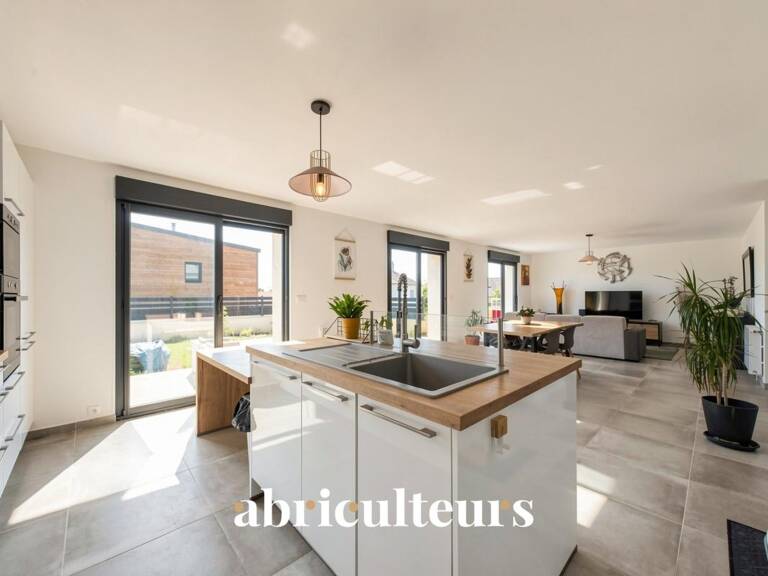 Spacieuse maison de 220 m² prête à vivre en vente à Couëron bourg (44220) — photo 1