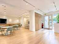 Coup de cœur assuré ! Corpimmo vous propose à la vente une très belle surface en duplex atypique et fonctionnelle entièrement rénovée très récemment dans une petite copropriété de Charme. Faibles charges. Beaux volumes — photo 2