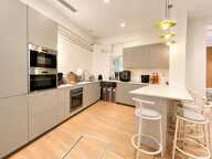 Coup de cœur assuré ! Corpimmo vous propose à la vente une très belle surface en duplex atypique et fonctionnelle entièrement rénovée très récemment dans une petite copropriété de Charme. Faibles charges. Beaux volumes — photo 3