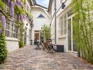 Coup de cœur assuré ! Corpimmo vous propose à la vente plusieurs surfaces, divisibles, dans une copropriété de charme de 5 lots. Faibles charges. Beaux volumes. Chaque surface est indépendante et accessible depuis une cour pavé arborée "commune" ou vous pourrez vous détendre — photo 3
